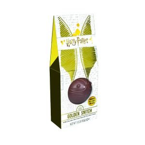 Questa sfera di finissimo cioccolato al latte con un cuore cremoso cioccolato è modellata sulla forma del Boccino d’Oro, la sfera dorata di Harry Potter. Dulcis in fundo, all’interno della confezione troverai anche un piccolo foglio con le famose regole del Quidditch, il gioco preferito degli apprendisti stregoni di Hogwart e di Harry Potter. Dai un tocco di magia alla tua giornata! 
