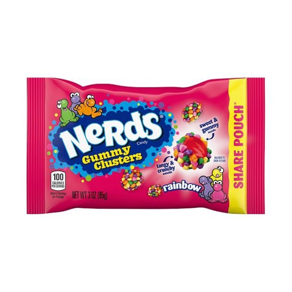 Nerds Rainbow Gummy Clusters - 85 gr Nerds Rainbow Gummy Clusters. Chi non conosce i Nerd? Prova queste caramelle gommose, avvolte in gusci croccanti, con aromi di frutta :)