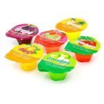 Tropi Cup 1.pz gel Frutta 13 gr in coppetta con pezzetti di cocco. Viene venduta 1 coppetta ai gusti di Ananas, Uva, Mela, Fragola, Mango, Pesca. Sono molto gelatinose, buone, un nuovo trend su Tik Tok.
