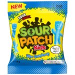 Sour Patch Kids Blue Raspberry sono caramelle gommose morbide dal gusto intenso di lampone blu. Prima super aspre, poi dolci, offrono un’esperienza irresistibile di sapore. Perfette per uno snack goloso o da condividere.