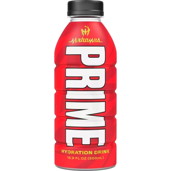 Prime-Hydration-Patrick-Mahomes Prime Hydration Patrick Mahomes Edition L'ultima aggiunta alla gamma PRIME Hydration è qui. La bottiglia in edizione speciale Prime Hydration Patrick Mahomes Edition è ora disponibile direttamente dagli USA. Con zero zuccheri aggiunti, acqua di cocco al 10%, BCAA, elettroliti e antiossidanti, questa bevanda è progettata per fornire idratazione e refrigerio ottimali. Prime Hydration Patrick Mahomes Edition presenta il gusto fruttato Meta Moon con elettroliti aggiunti. Perfetto per rimanere rinfrescati ed idratati in qualsiasi momento.