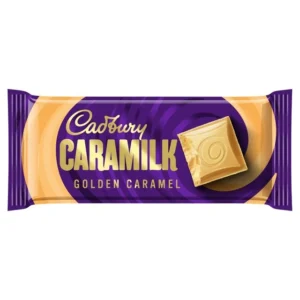 Cadbury Caramilk 160 gr. Cos'è Caramilk?' Ti sentiamo chiedere. È una miscela dorata di cioccolato bianco Cadbury e latte in polvere caramellato sviluppata per il Regno Unito e l'Irlanda. Il risultato è un morbido sapore di cioccolato al caramello dorato. Basta un morso per essere convertiti. Supporta il cacao di provenienza sostenibile. Adatto ai vegetariani.