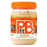 PBfit Original Peanut Butter Powder da 225 gr. Burro di arachidi senza maniglie dell'amore. PBfit è una deliziosa polvere di burro di arachidi a basso contenuto di grassi, proteine ​​e calorie, ricavata da arachidi delicatamente tostate. Estraiamo circa l'85% dell'olio dalle arachidi e le maciniamo fino a ottenere una polvere. Aggiungiamo un pizzico di zucchero e un pizzico di sale per creare un delizioso burro di arachidi in polvere, pieno di sapore. Combina il burro di arachidi in polvere PBfit Original Peanut Butter Powder con acqua per ottenere un burro di arachidi naturale con solo 1/3 delle calorie e l'87% di grassi in meno rispetto al burro di arachidi tradizionale. PBfit non è solo delizioso, ma è anche incredibilmente facile da usare: puoi mescolarlo a qualsiasi cosa. Oppure puoi semplicemente aggiungere acqua e fare burro di arachidi! È burro di arachidi ma migliore!