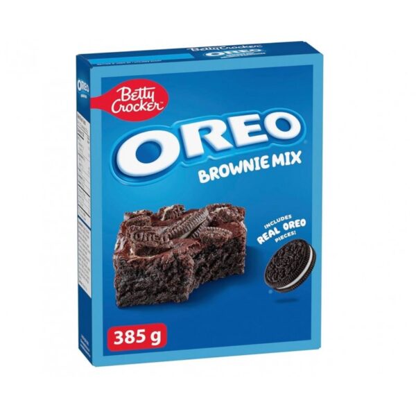 Betty-Crocker-Oreo-Brownie-Mix Betty Crocker Brownie Mix Oreo 385 gr. Preparato per brownie Betty Crocker con veri pezzi di biscotti OREO da cospargere sull'impasto prima di infornare. VELOCE E FACILE: Basta mescolare il preparato per dolci secco con acqua, olio e uovo e infornare seguendo le istruzioni sulla confezione per creare un dessert che tutta la famiglia potrà gustare. DOLCI PER OCCASIONI SPECIALI: Prepara i brownie OREO per dolci feste e momenti quotidiani; ideali per dolcetti in ufficio, feste di compleanno e altro ancora.