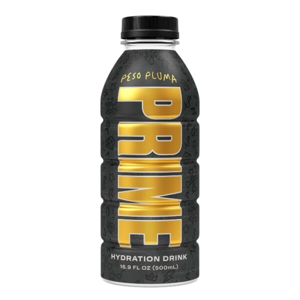 Prime Hydration Peso Pluma USA Prime Hydration Peso Pluma USA 500 ml. Questa bottiglia in edizione limitata è stata realizzata per la cantante messicano Peso Pluma ed è disponibile con un nuovo gusto Arancia e Mango. Questa bottiglia sarà distribuita solo in Messico e non verrà mai più distribuita ed è ESCLUSIVA! Quindi prendila finché puoi!! Con sapori audaci e dissetanti per aiutarti a rinfrescarti, reintegrarti e ricaricarti. Prime contiene il 10% di acqua di cocco, 250 mg di BCAA, vitamine del gruppo B, antiossidanti, senza glutine, senza caffeina. Bottiglia Creata negli USA
