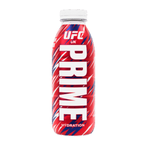 Prime Hydration UFC V3 500 ml Bottle Made in UK. Offre un sapore rinfrescante al gusto di frutti di bosco e agrumi. Prime è stato sviluppato per colmare il vuoto tra il gusto eccezionale e la funzionalità. Prime è la spinta perfetta per ogni impresa. Con aromi audaci e dissetanti per aiutarti a rinfrescarti, reintegri e rifornirti. Prime contiene 10% Acqua di Cocco 250 mg BCAA Vitamine del gruppo B Antiossidanti Senza Glutine Senza Caffeina.