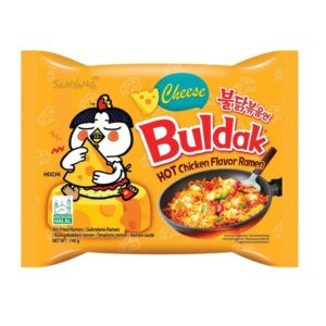I Buldak Cheese Hot Chicken Flavour Noodle sono la scelta perfetta per chi cerca un piatto veloce e gustoso. Basta cuocerli per pochi minuti per un pasto completo e appagante. La confezione contiene tutto il necessario per preparare questi noodles cremosi e piccanti, perfetti per un pranzo veloce o una cena informale.