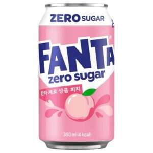 Fanta White Peach Zero Sugar Korea è un gusto esclusivo e unico di Fanta Korea con aroma di pesca bianca senza zucchero. Questa Fanta è realizzata con il succo delle pesca bianche più saporite, risultando nella perfetta combinazione di dolce e rinfrescante.