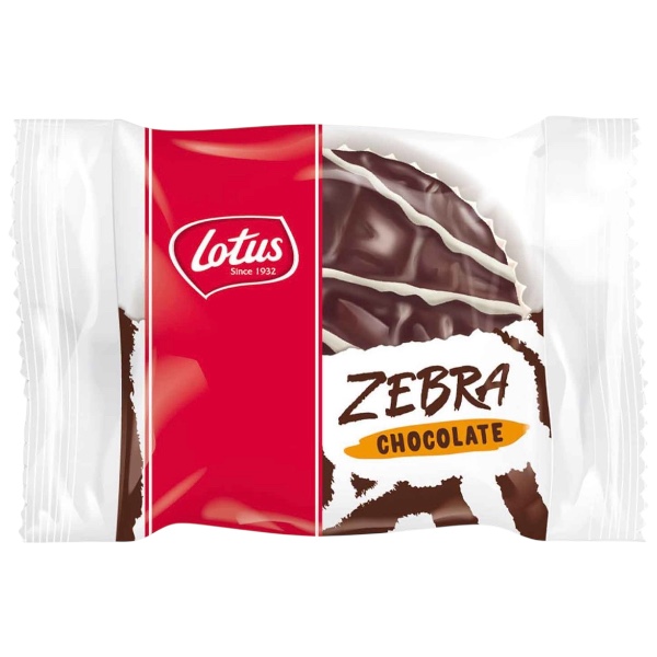 Lotus Zebra Chocolate 38,5g. Il Lotus Zebra Chocolate è una torta fresca con un ripieno di marmellata d'arancia e una glassa al cioccolato fondente. Gustate questa torta soffice da sola, con un caffè o un tè aromatico pomeridiano, o come dessert.