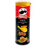 Pringles Steak And Foie Gras da 80 gr. Scopri il piacere di degustare queste  Pringles al sapore foie gras e bistecca di manzo. Sono state create dallo Chef Morgan. Perfette per chi cerca qualcosa di più del solito snack. Lasciati sorprendere dall'equilibrio tra la ricchezza del foie gras e il sapore succulento della bistecca di manzo per un’esperienza di gusto unica