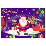 Cadbury Chocolate Christmas Selection Box da 125 gr. Scopri la magia del Natale con la Cadbury Chocolate Christmas Selection Box 125g! Una deliziosa confezione regalo che racchiude le barrette più amate: Dairy Milk, Wispa, Crunchie, Double Decker e Fudge. Un mix perfetto di cioccolato al latte, caramello e croccantezza, ideale da regalare o gustare in compagnia. Perfetta per riempire le calze natalizie o per un dolce momento festivo. Un classico del Natale, firmato Cadbury! ✨