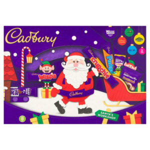 Cadbury Chocolate Christmas Selection Box da 125 gr. Scopri la magia del Natale con la Cadbury Chocolate Christmas Selection Box 125g! Una deliziosa confezione regalo che racchiude le barrette più amate: Dairy Milk, Wispa, Crunchie, Double Decker e Fudge. Un mix perfetto di cioccolato al latte, caramello e croccantezza, ideale da regalare o gustare in compagnia. Perfetta per riempire le calze natalizie o per un dolce momento festivo. Un classico del Natale, firmato Cadbury! ✨