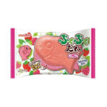 Meito Pukupuku Fish Strawberry Wafer 16 gr. Il Meito Japanese Strawberry Wafer è un dolcetto giapponese unico: wafer croccante a forma di pesciolino con morbida crema alla fragola. Divertente e goloso, regala un’esperienza originale che conquista grandi e piccoli. Perfetto per una pausa dolce e irresistibile.