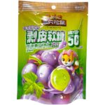 Three Squirrels Caramelle gommose uva sbucciabile 52 g.Le gommose all’uva Three Squirrels “peel-and-eat” offrono un’esperienza divertente: ogni caramella si sbuccia come un frutto, rivelando un cuore morbido e fruttato. Realizzate con il 50% di succo d’uva, hanno un gusto intenso e autentico. Perfette per uno snack originale e creativo da condividere o collezionare.