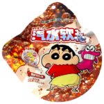Crayon Shinchan Caramelle gommose Cola da 56 gr. Le caramelle gommose Crayon Shinchan x Choctim al gusto Cola uniscono la morbidezza alla freschezza frizzante della bevanda più amata. Ogni confezione da 56 g contiene 14 pezzi dolci e masticabili. In più, all’interno è incluso un divertente sticker/puzzle da collezione con i personaggi di Shinchan, perfetto per fan e collezionisti.