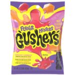 Fruit Gushers Flavor Mixers da 120 gr. Scopri le irresistibili Gushers Flavor Mixer, morbide caramelle ripiene dal cuore liquido, amate da grandi e piccoli! Ogni bocconcino racchiude un’esplosione di gusto fruttato con combinazioni sorprendenti: lampone e limonata, punch alla fragola e arancia, e ciliegia. Un mix dolce, succoso e colorato, perfetto per una pausa sfiziosa o da condividere con gli amici. Deliziosi snack al gusto di frutta, ideali per chi ama i sapori intensi e divertenti tipici degli snack americani.