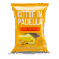 Cotte in Padella Salsa Barbecue da 12o gr. Le Patatine Cotte in Padella Salsa Barbecue 120 g conquistano con il loro gusto deciso e affumicato. Croccanti, dorate e saporite, sprigionano note dolci e speziate tipiche del barbecue americano. Perfette per aperitivi, snack tra amici o per accompagnare piatti dal sapore intenso. ✨