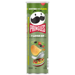 Pringles 7-Layer Dip da 158 gr.  Sono patatine croccanti e leggere dal sapore ricco e avvolgente, ispirato al celebre dip a 7 strati. Formaggio, cipolla, panna acida e spezie si uniscono in un mix irresistibile. Perfette da condividere in ogni occasione. Scopri le Pringles 7-Layer Dip Made il the USA.