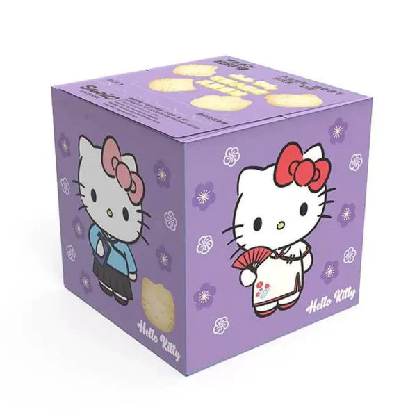 Hello Kitty Mini Biscotti Yogurt Flavour Hello Kitty Mini Biscotti Yogurt Flavour 47 gr. Direttamente dal mondo Sanrio arrivano i Mini Biscotti Hello Kitty Yogurt Flavour: croccanti, profumati e teneri come la loro mascotte . Ogni biscotto riproduce il volto di Hello Kitty con gusto leggermente dolce e lattico. Perfetti da gustare con tè, latte o caffè.