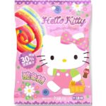 Hello Kitty Sour White Sugar Strip Candy 30 g. Le Hello Kitty Sour White Sugar Strip Candy sono strisce morbide, dolci e leggermente frizzanti, dal gusto fruttato con zucchero bianco in superficie. Un mix irresistibile di dolce e acidulo, racchiuso in una confezione rosa con la celebre Hello Kitty . Prodotto ufficiale Sanrio, importato dall’Asia. Perfette come piccolo snack da viaggio o idea regalo kawaii .