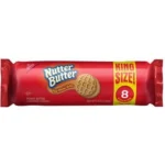 Nutter Butter King Size è il formato maxi dei celebri biscotti americani al burro di arachidi. La confezione contiene 8 biscotti, caratterizzati dalla classica forma che ricorda una nocciolina e da una consistenza croccante che racchiude una morbida crema al peanut butter.