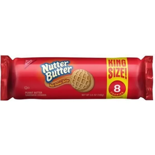 Nutter Butter King Size è il formato maxi dei celebri biscotti americani al burro di arachidi. La confezione contiene 8 biscotti, caratterizzati dalla classica forma che ricorda una nocciolina e da una consistenza croccante che racchiude una morbida crema al peanut butter.