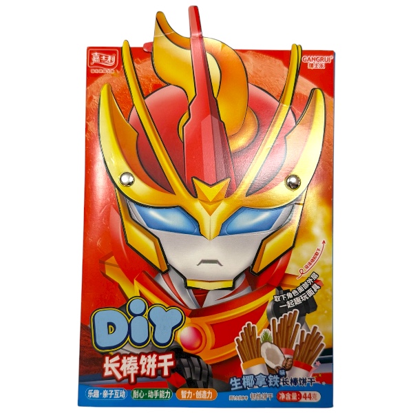 DIY Coconut Chocolate Biscuit Sticks 44 gr. Snack interattivo “fai da te” con bastoncini croccanti al cocco e cioccolato, racchiusi in un pack robotico super cool . Divertiti con lo snack Jia Li DIY Biscuit Sticks: bastoncini dolci da montare e decorare, con gusto cocco e cioccolato. All’interno trovi i classici biscotti tipo Pocky e il cartoncino da ritagliare del personaggio sulla confezione. Edizione asiatica con design 3D frontale rimovibile!