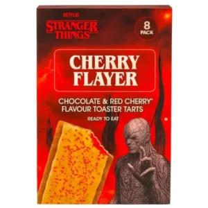 Pop Tarts Stranger Things 8x 35 gr. Un biscotto tostabile divertente e nostalgico. Otto crostate rettangolari sottili di cioccolato, ripiene di crema alla ciliegia e ricoperte da glassa e zuccherini rossi. Sono ispirate all’estetica horror-vintage di Stranger Things. Perfette per snack o colazione.
