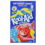 Scopri il gusto esplosivo di Kool-Aid Blue Raspberry Lemonade! 💙🍋 Un mix in polvere americano che unisce il gusto dolce e fruttato del lampone blu alle note fresche e agrumate della limonata. Basta aggiungerlo all'acqua per preparare una bevanda colorata e super rinfrescante!