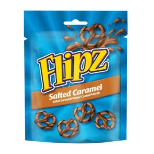 Flipz Pretzels Salted Caramel da 90 gr. I Flipz Pretzels Salted Caramel uniscono dolce e salato in modo irresistibile! Croccanti pretzel ricoperti da una cremosa copertura al caramello salato, perfetti per chi ama snack americani dal gusto deciso e bilanciato. Ideali per spezzare la fame, accompagnare un film o condividere con gli amici. Un piacere goloso e irresistibile! ✨