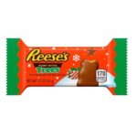 Festeggia la stagione con Reese’s Peanut Butter Tree — una versione festiva del classico cioccolatino al burro d’arachidi! A forma di albero di Natale e ripieno di morbido burro d’arachidi avvolto in delizioso cioccolato al latte, è l’equilibrio perfetto tra dolce, salato e spirito natalizio. Che tu voglia fare un regalo, condividere o concederti un momento di piacere, Reese’s Peanut Butter Tree porta felicità a ogni morso.