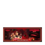 Yummers Stranger Things Chocolate Strawberry da 135 gr. Una collaborazione esclusiva con la serie Stranger Things: biscotti morbidi al cacao con cuore cremoso al gusto fragola. Perfetti per un momento snack “da Upside Down”.Prendili subito abbiamo veramente pochi pacchetti disponibili.
