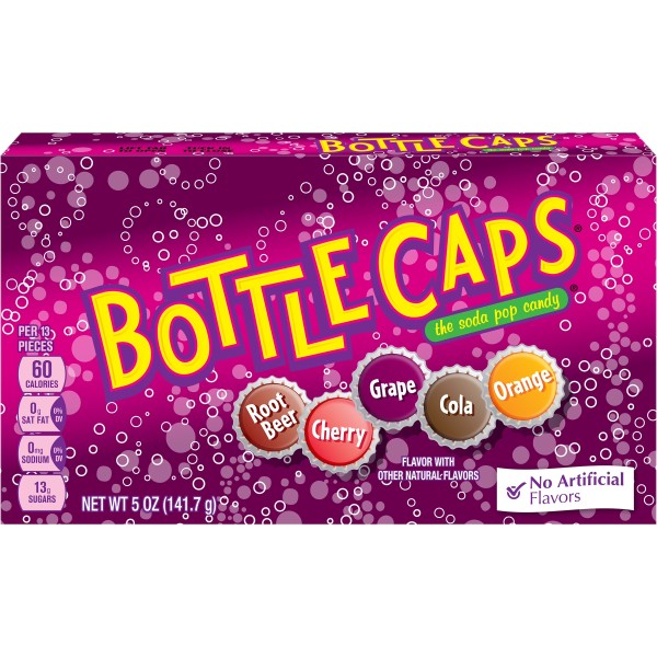 Bottle-Caps-Soda-Pop-Flavored-Candy-5- (1) Bottle Caps Soda Pop Candy 141 gr. Bottle Caps sono le storiche caramelle americane ispirate ai gusti delle bibite gassate. Ogni pastiglia riproduce sapori iconici come cola, root beer, ciliegia, uva e arancia, con un gusto dolce e leggermente acidulo che richiama le soda vintage USA. Formato box da 141,7 g, perfetto per la condivisione e per gli amanti delle candy nostalgiche.