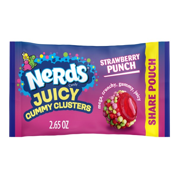 Nerds Juiced Gummy Clusters Strawberry Punch (1) Nerds Juiced Gummy Clusters Strawberry Punch 85 gr. Un’esplosione di fragola intensa e succosa in ogni morso. Nerds Juiced Gummy Clusters Strawberry Punch combinano un cuore gommoso morbido e fruttato, arricchito da succo di frutta, con il classico rivestimento croccante di Nerds. Il risultato è un mix perfetto di dolcezza e leggera acidità, con una texture unica che conquista subito. Ideali per chi ama le caramelle americane dal gusto deciso, da condividere o da gustare come snack in qualsiasi momento.
