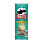 Pringles Caribbean Spiced Chicken 100 g – Korea. Pringles Caribbean Spiced Chicken combina il gusto intenso del pollo speziato con note caraibiche dolci-piccanti. Un mix esotico di spezie aromatiche e sapidità avvolgente, racchiuso nella classica croccantezza Pringles. Edizione importata dalla Corea, ideale per chi cerca snack dal profilo internazionale e deciso.