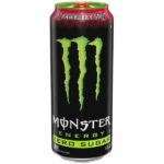 Monster Energy Strawberry Shot Zero Sugar 473ml. Monster Energy Strawberry Shot Zero Sugar offre lo stesso boost energetico concentrato della versione classica, ma senza zuccheri. Il gusto di fragola fresca e intensa si combina con caffeina, taurina e vitamine del gruppo B per garantire energia e concentrazione, con un apporto calorico minimo. Perfetta per chi cerca performance senza compromessi.. Made in the USA