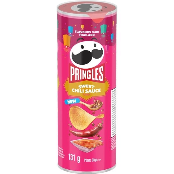 Pringles Sweet Chili Sauce : le iconiche chips croccanti con il sapore esotico della sweet chili sauce thailandese autentica. Ogni morso unisce croccantezza perfetta e gusto bilanciato tra dolce, piccante e leggermente agrodolce, ispirato alle tradizioni di strada della Thailandia. Ideali per snack, feste e momenti di condivisione, offrono un’esperienza di gusto audace e internazionale che conquista chi ama sapori intensi e speziati. Vivi il gusto unico della Thailandia in ogni chip!