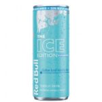 Red Bull Iced Vanilla Berry 250 ml. La Red Bull Iced Vanilla Berry è una edizione dal gusto fresco e vellutato, dove la dolcezza cremosa della vaniglia incontra le note fruttate dei frutti di bosco con un effetto “iced” pulito e rinfrescante. Energizzante iconico con un twist gourmet, perfetto da bere ben freddo per una spinta di energia diversa dal solito, morbida ma decisa.