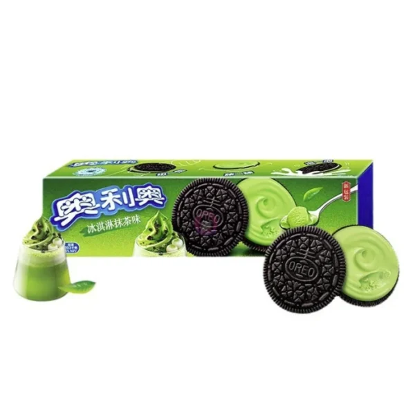 Oreo Matcha Ice Cream 97 gr. Gli Oreo Matcha Ice Cream 97 g sono una versione esclusiva dei celebri biscotti Oreo, pensata per chi ama i sapori orientali e il tè verde. Questi biscotti presentano una crema interna con intenso aroma Matcha, ispirata al gelato al tè verde, racchiusa tra due croccanti cialde al cacao. Prodotto in Cina, è l’ideale per gli amanti del tè verde e per chi vuole provare una variante speciale di un classico intramontabile. Ottimi da gustare da soli o accompagnati da una bevanda calda.