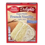Betty Crocker Super Moist French Vanilla 375 gr. Betty Crocker Super Moist French Vanilla è il cake mix ideale per chi ama le torte morbide dal gusto elegante e raffinato. La vaniglia francese dona una nota più ricca e cremosa rispetto alla vaniglia classica, rendendo questa torta perfetta sia da sola che come base per frosting, farciture e cake design. La consistenza è incredibilmente soffice e umida, tipica della linea Super Moist, e il risultato è sempre professionale anche senza grande esperienza in cucina. È uno dei preparati più utilizzati nelle bakery americane come base neutra per torte personalizzate, cupcake, layer cake e dessert creativi.