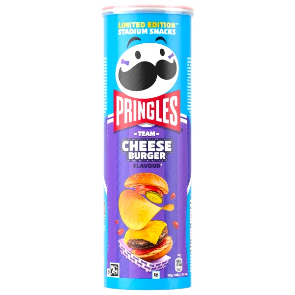 Pringles Team Cheeseburger Flavour 165g – Limited Edition Stadium Snack. Pringles Team Cheeseburger Flavour racchiude tutto il sapore del classico cheeseburger in una patatina croccante e irresistibile. Il mix di formaggio, carne, ketchup e note leggermente affumicate crea un’esperienza “street food” perfetta per gli amanti dei gusti decisi. Una Limited Edition pensata per veri snackers e collezionisti di sapori internazionali.