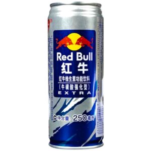 Red Bull Extra 250 ml. Scopri Red Bull Extra 250 ml China  è la variante pensata per il mercato asiatico, caratterizzata da un gusto più marcato e profondo rispetto alla versione classica europea. Mantiene la formula iconica di Red Bull ma con una nota aromatica più ricca, che lo rende particolarmente apprezzato dagli amanti delle energy drink internazionali.