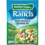 Hidden Valley Original Ranch 28 gr è la salsa americana fresca e cremosa che comunemente gli americani usano per arricchire le insalate. La ricetta è composta da una combinazione di latticello, aglio, cipolla e diverse erbe aromatiche e spezie ed ha un gusto unico ed inimitabile. Perfetta anche sui sandwich, oppure abbinata a carni bianche e pesce. Taste of America! Ogni bustina in polvere crea 500 ml di salsa.