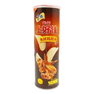 Oishi Spicy Chicken Wings Flavour 85g – Chips Asiatiche Gusto Alette di Pollo Piccanti. Ispirate alle Buffalo Chicken Wings: speziate, leggermente affumicate e con una nota piccante intensa. Oishi Spicy Chicken Wings Flavour porta tutto il carattere delle famose alette di pollo piccanti in versione chips. Il sapore è ricco, speziato e avvolgente, con note di paprika, pepe e un leggero sentore affumicato che ricorda la carne grigliata.