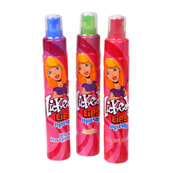 Lickedy Lips Spray 60 ml Spray liquido super divertente con gusti fruttati intensi: Mela, Lampone Blu e Fragola. Un candy iconico, colorato e amatissimo dai più giovani. Lickedy Lips Spray è uno dei candy spray più famosi al mondo. Un formato pratico e giocoso che permette di spruzzare direttamente in bocca un liquido dolce e fruttato dal sapore intenso. Questa versione è assortita nei gusti più amati: Apple dal gusto fresco e leggermente acidulo, Blue Raspberry dal profilo dolce e vibrante, e Strawberry dal sapore classico e avvolgente.