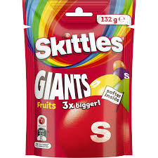 Queste Skittles Fruit Giants 132 gr sono piccole caramelle alla frutta rivestite di un croccante guscio zuccherino. Sono ideali per decorare dolci, ma anche da sgranocchiare mentre si è in giro, al lavoro, o semplicemente nel trascorrere un po’ di tempo con qualcuno, magari al cinema. La proposta qui sotto è ai frutti di: fragola, lime, limone, arancio e ribes nero.  Inoltre sono 3 volte più grandi rispetto al formato classico. Scopri Skittles Fruit Giants!