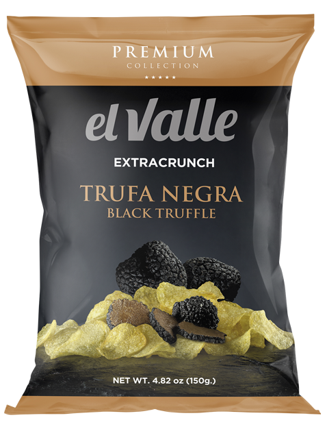 El Valle Black Truffle Crisps 150 gr. El Valle Extra Crunch Trufa Negra è una patatina artigianale spagnola dal profilo aromatico deciso e raffinato. Il gusto di tartufo nero è pieno, persistente e naturale, abbinato a una frittura croccantissima che rende ogni morso una vera esperienza gourmet. Non sono le solite chips: sono uno snack da degustazione, pensato per chi vuole distinguersi anche con una semplice patatina.