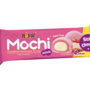 Royal Family Mochi Mini Strawberry Cheese Cake 40 gr. I Royal Family Mini Mochi Strawberry Cheesecake sono deliziosi bocconcini giapponesi dalla consistenza morbida ed elastica, ripieni di una crema ispirata alla cheesecake alla fragola. Il contrasto tra la dolcezza della fragola e le note cremose del formaggio crea uno snack raffinato e irresistibile, perfetto per una pausa dolce o come dessert veloce. Il formato compatto da 40g è ideale da portare ovunque.