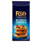 Foxs Fabulous Milk Chocolate Cookies 180 gr. I Fox's Fabulous Milk Chocolate Cookies uniscono la tradizione dei biscotti britannici con il gusto irresistibile del cioccolato al latte. Preparati con ingredienti selezionati, questi biscotti hanno una consistenza croccante e friabile che si scioglie piacevolmente in bocca. Ogni biscotto è ricco di pezzi di cioccolato al latte, che aggiungono una dolcezza cremosa e avvolgente al sapore delicato dell'impasto.