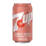 La 7UP Shirley Temple è una versione limited edition della classica 7UP, ispirata al famoso mocktail americano “Shirley Temple”. Unisce la freschezza agrumata della 7UP con note dolci di ciliegia e melograno, creando una bevanda frizzante, rinfrescante e super nostalgica. Perfetta da bere ghiacciata o come base per cocktail analcolici.